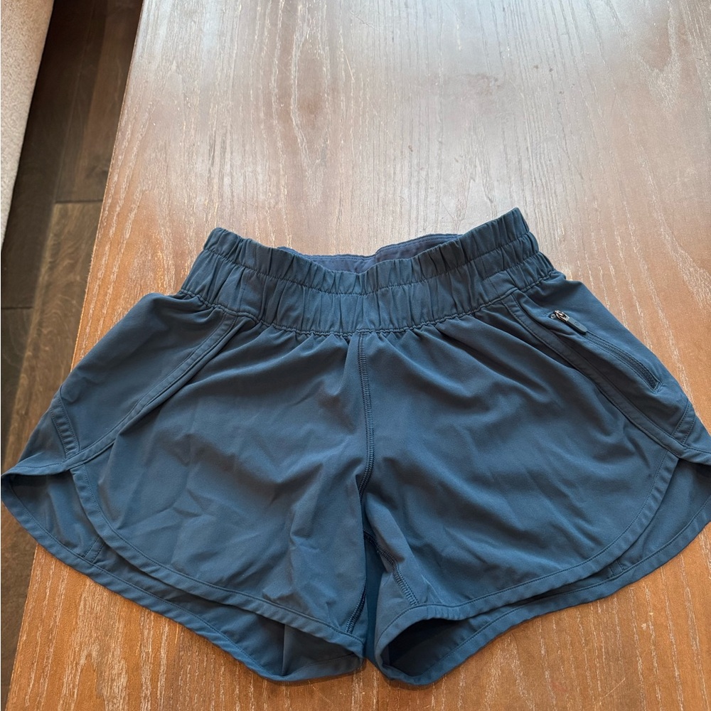 Lululemon Hotty Hot High Rise Lined Short 4” size 6